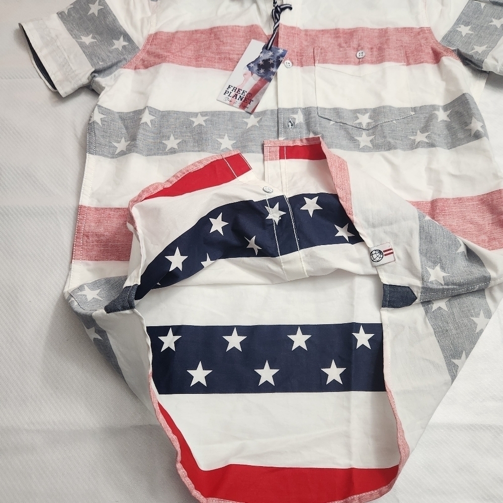 3/$25 Free Planet mens size XS American flag button-down short sleeve - Picture 4 of 8